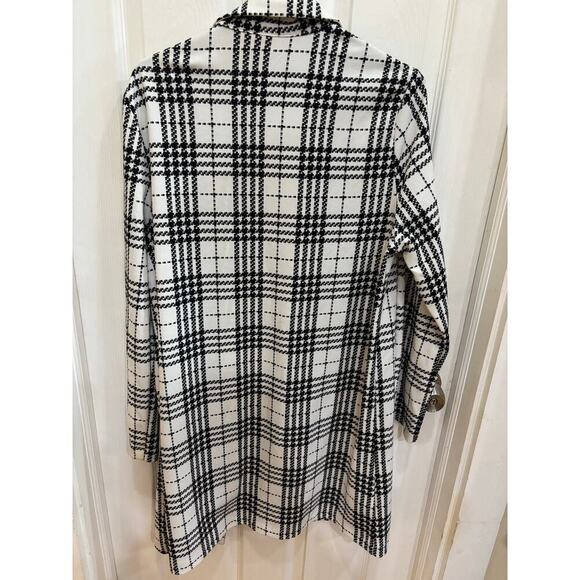 Black and White Blazer Size XL - Picture 4 of 7